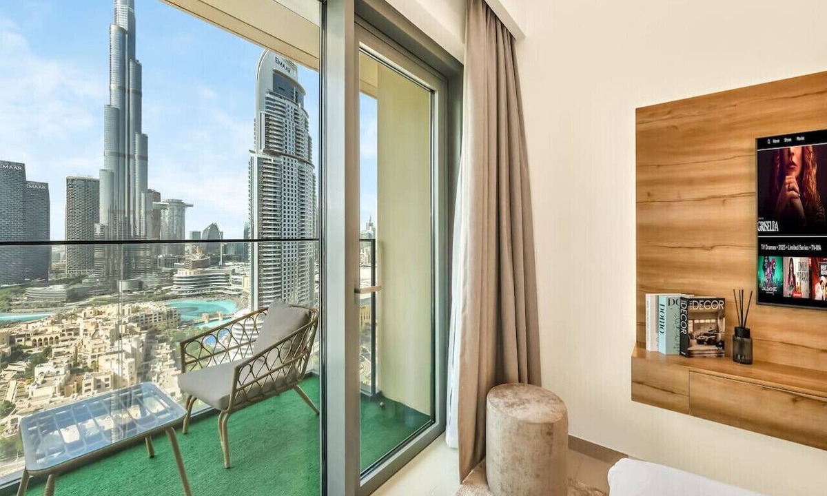 Downtown Dubai Apartment | 2BDR Apt LED side Burj Khalifa Views Opposite Dubai Mall