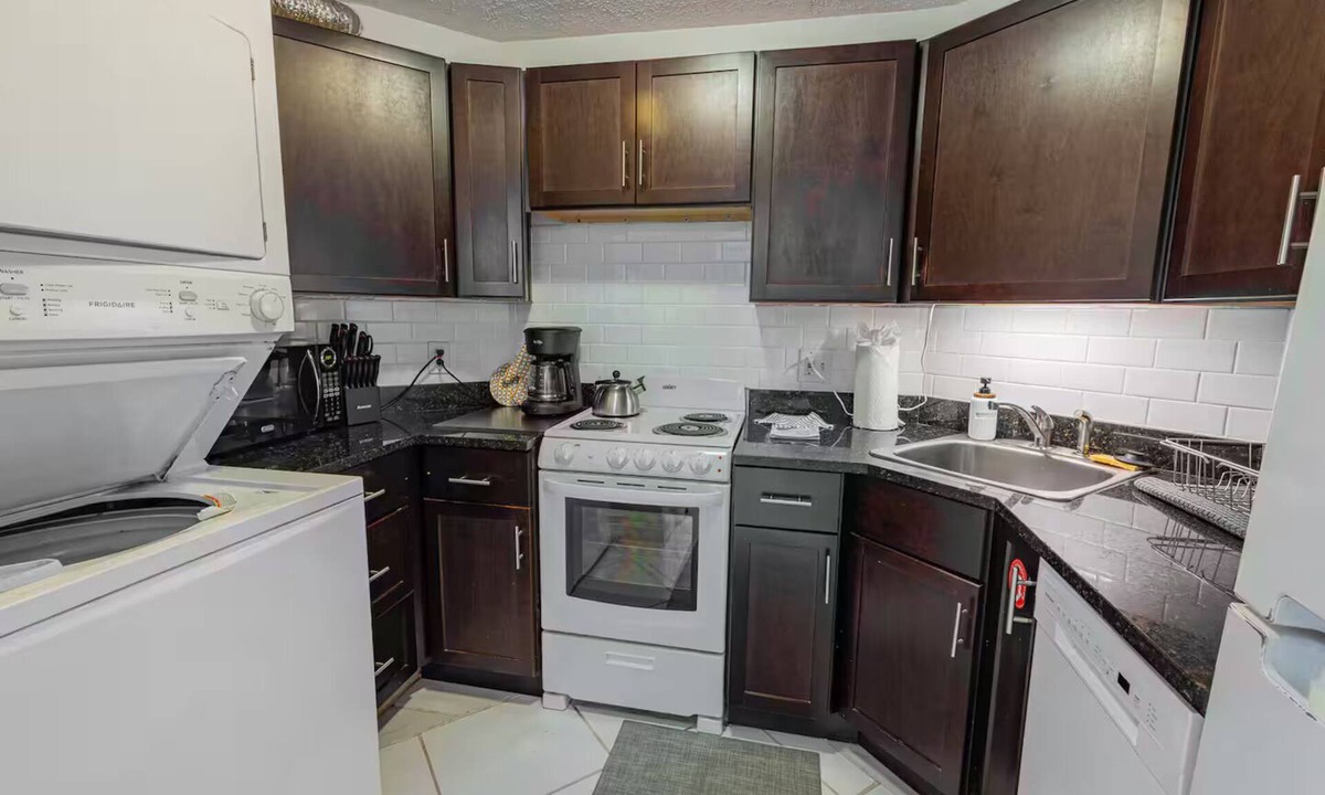 Bermuda Riviera Condo | 2Bed 2Bath Huge Balcony Full Kit