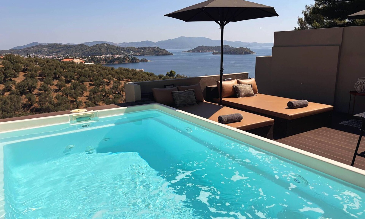 Katsarou Apartment | 2BR,1 BTH SUITE WHITE GEA WITH POOL STUNNING SEA VIEWS