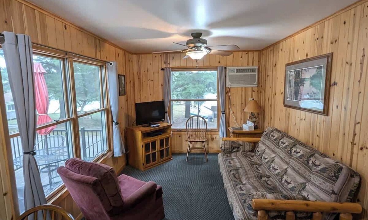 Park Rapids Cabin | 2BR 1BA Cabin #7 Riverside Point Resort