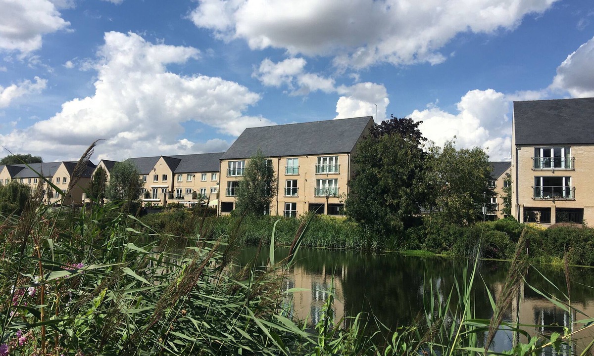 St Neots Apartment | 2BR &2 Bath Riverside Penthouse 2 Parking View Near St Neots