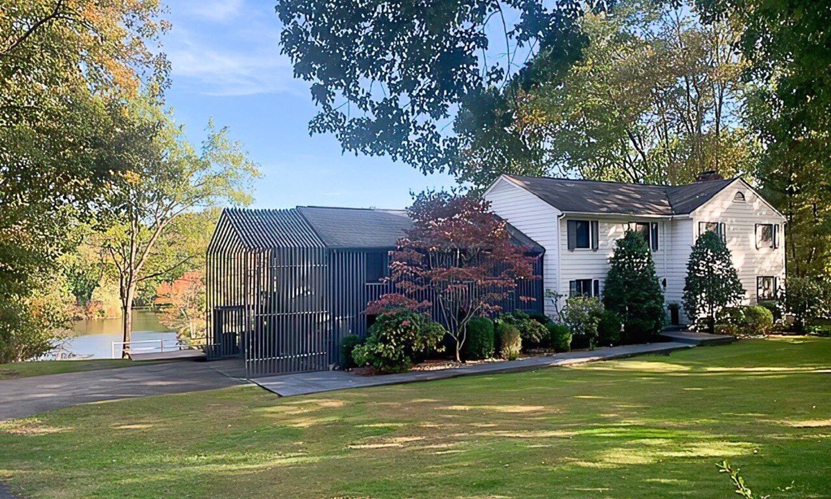 Greenwich House | 2BR, 2 King beds, 1 BA, and Kitchenette in Lakeside Home in Greenwich.