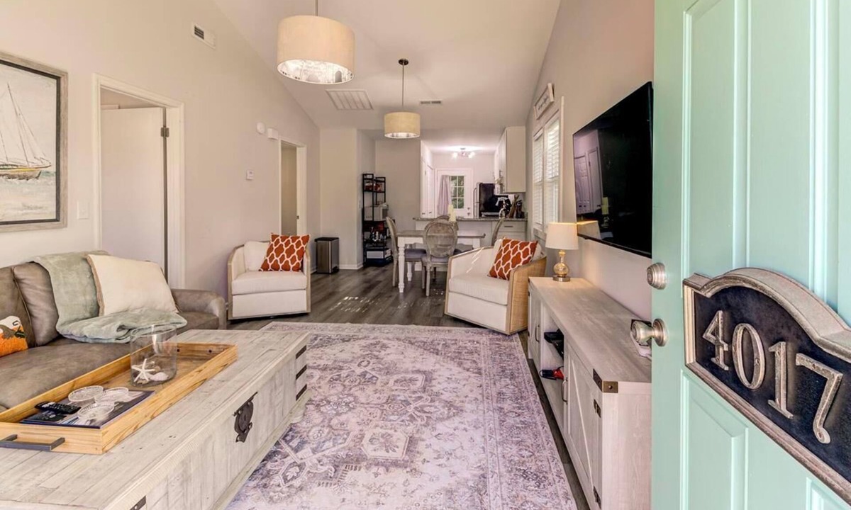 Wilmington House | 2BR/2BA Cottage centrally located in Midtown