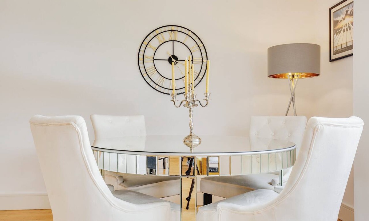 Vincent Square Apartment | 2BR/2Bath Parking Ideal for Contractors & Long Stays