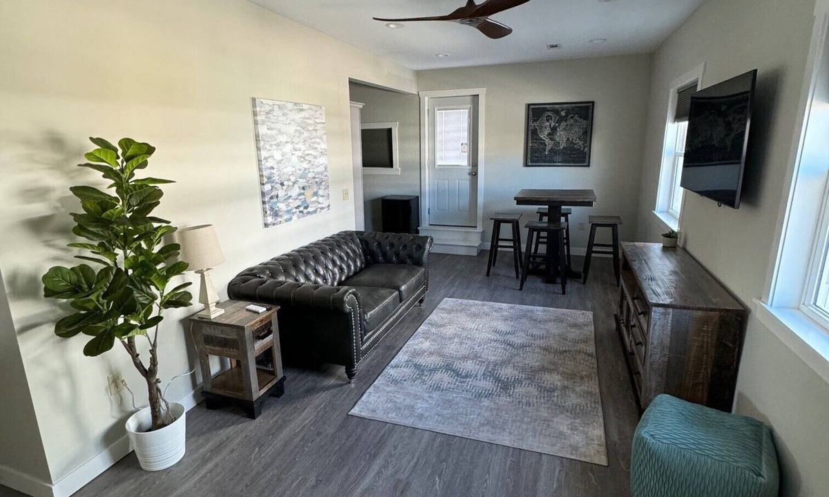 Lower East Side Apartment | 2BR apt w/laundry + parking