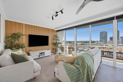 Biggera Waters Apartment | 2BR Beachfront Pool Spa Sauna