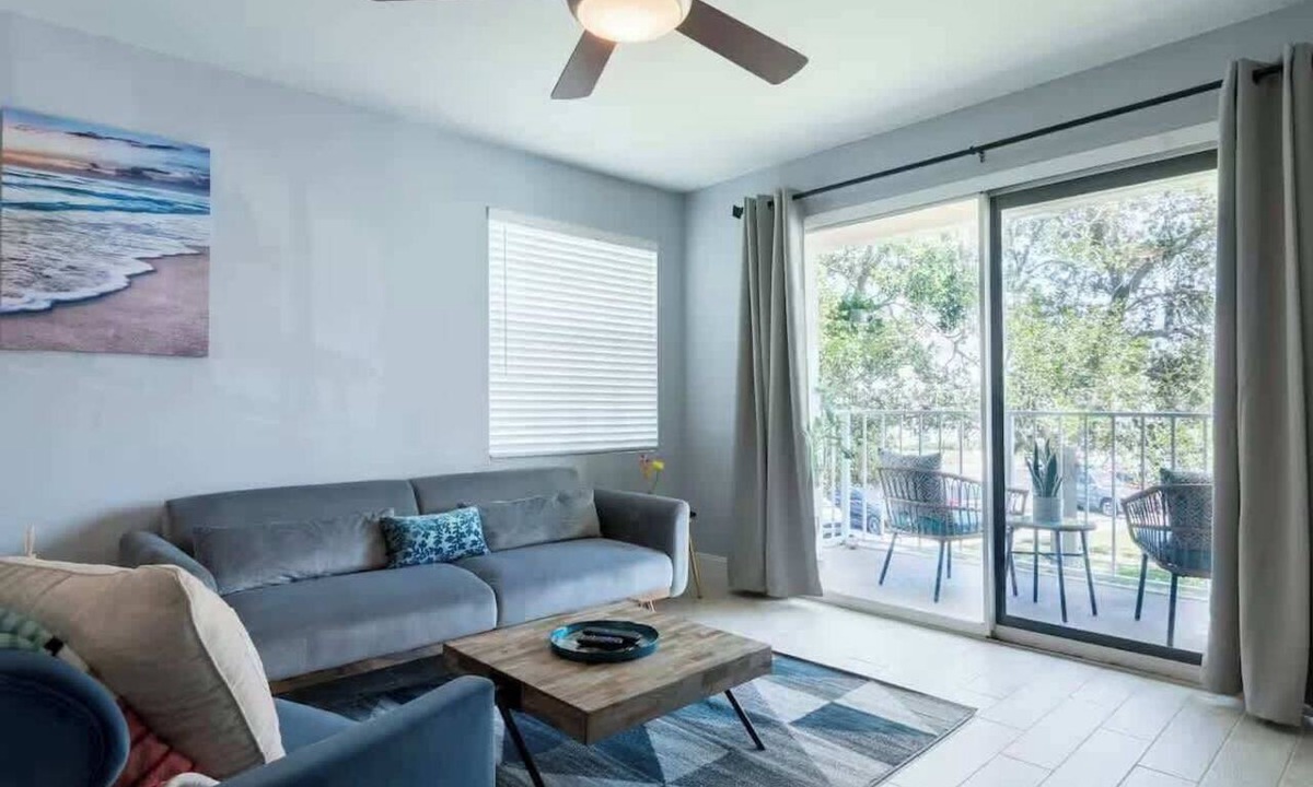 Ocean Side Village Condo | 2BR Beachside Condo + Pool & Hot Tub | Island Club