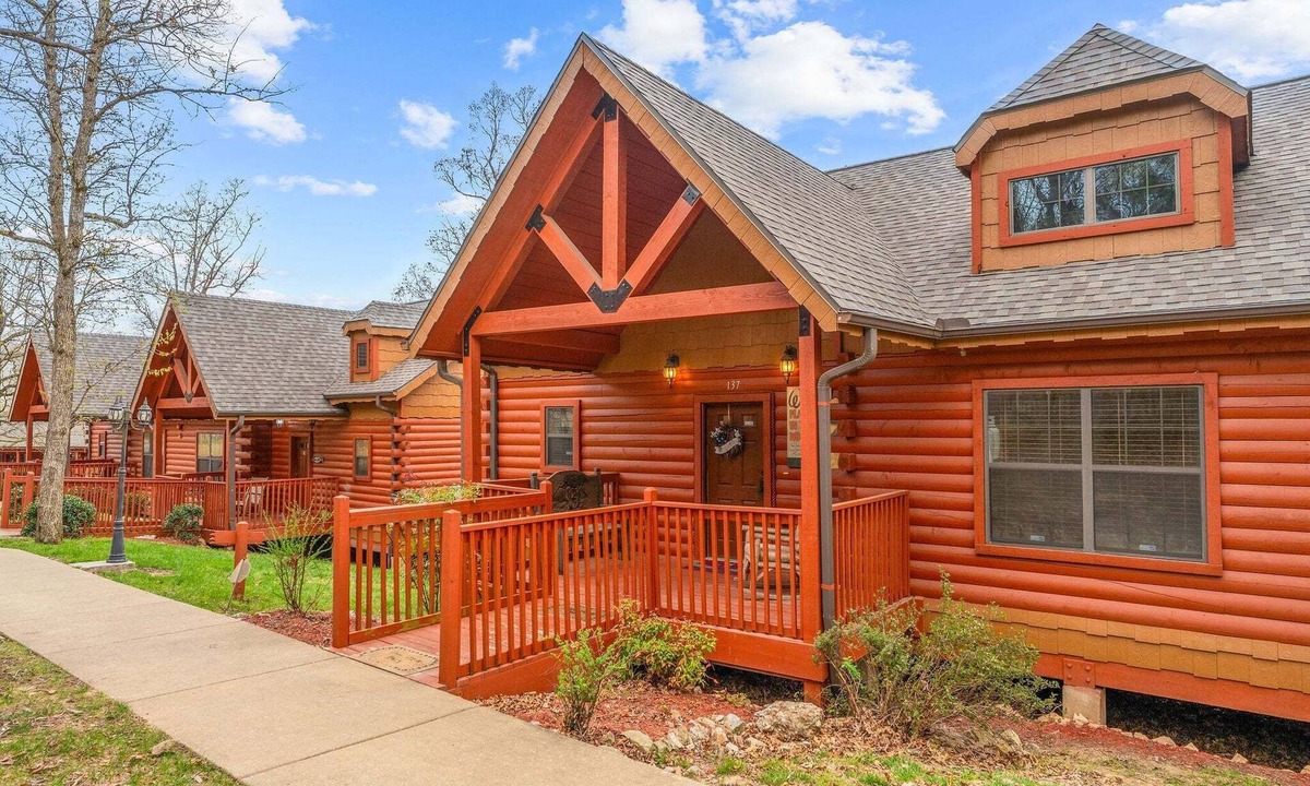 Branson Theater District Cabin | 2BR Cabin Near Branson Strip & Tanger Outlets, Sleeps 6
