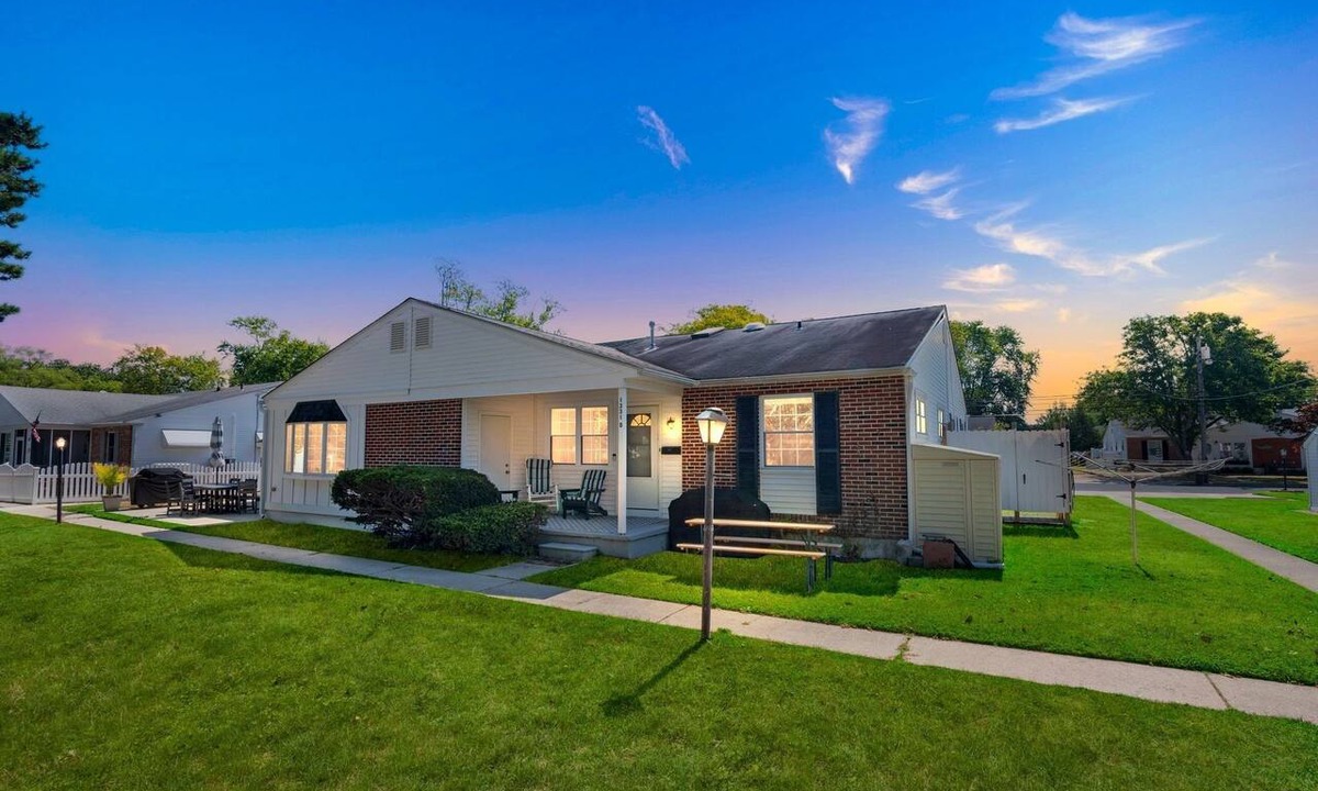 Village Green Condo | 2BR Cape May Retreat - Yard, Beach & Parking