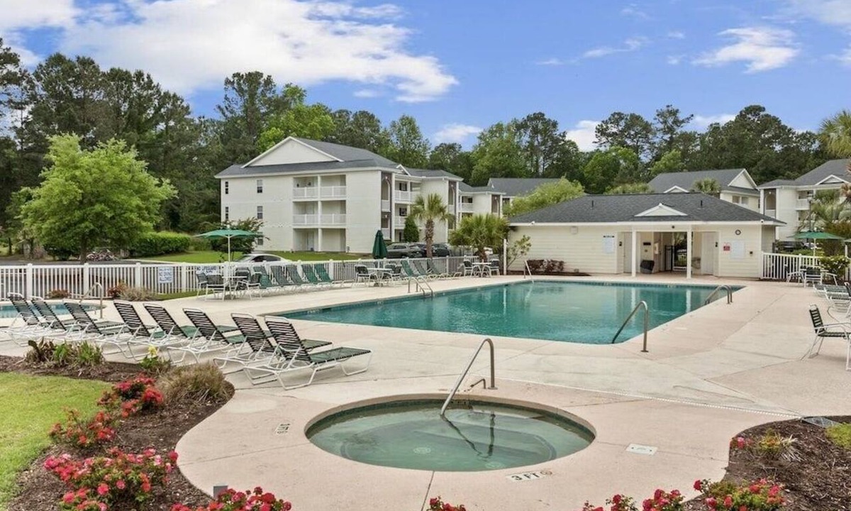 Carolina Forest Apartment | 2Br Condo @ River Oaks