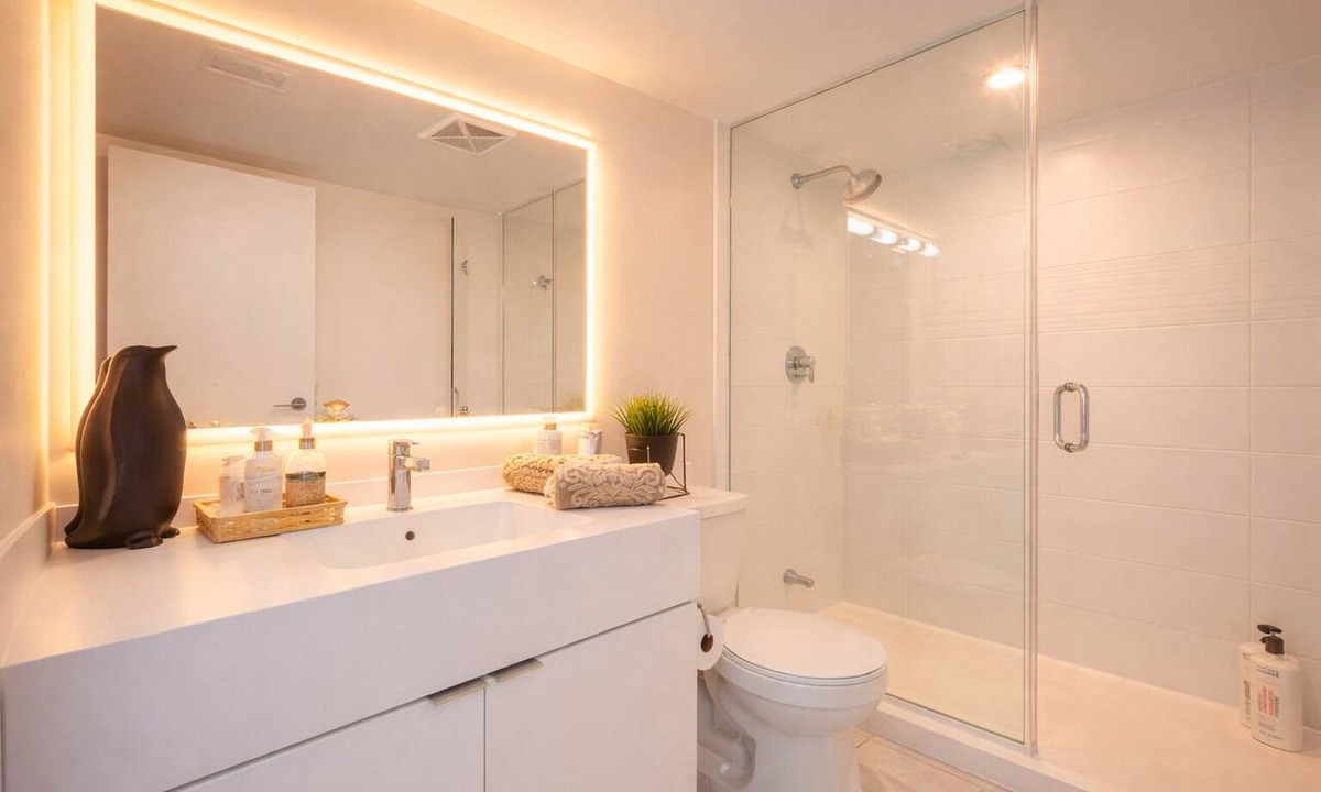 Wellington Place Hotel | 2BR Downtown Toronto Retreat with Free Parking