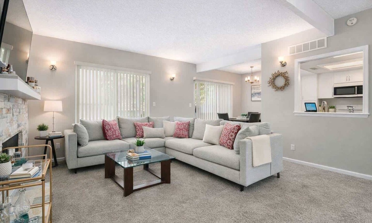 Lenexa House | 2BR Home Lenexa Sleeps 5 Pool Tennis FIFA FANS!