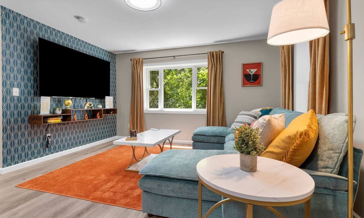 Westside Norwich Apartment | 2BR, Modern, Relaxing, 2 Mi To Mohegan