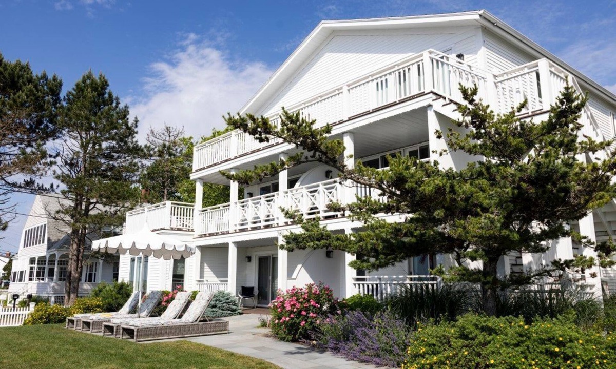 Kennebunkport Apartment | 2BR Oceanfront Retreat | Fireplace, Deck & Kitchen