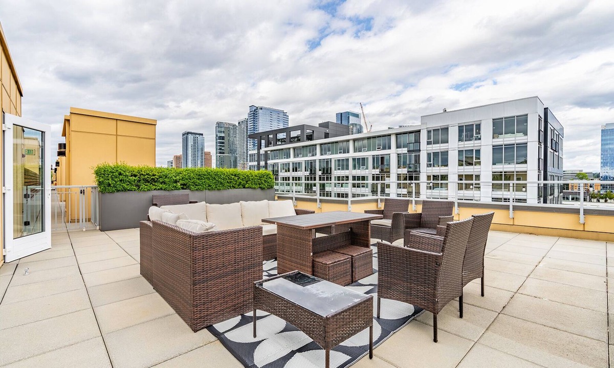 West Bellevue Bed & Breakfast | 2BR Penthouse | Bellevue | Sophari Parkside G