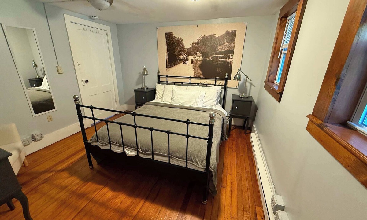 Rosendale Apartment | 2BR Pet-Friendly, Walk to Cafes, Trails & Wineries