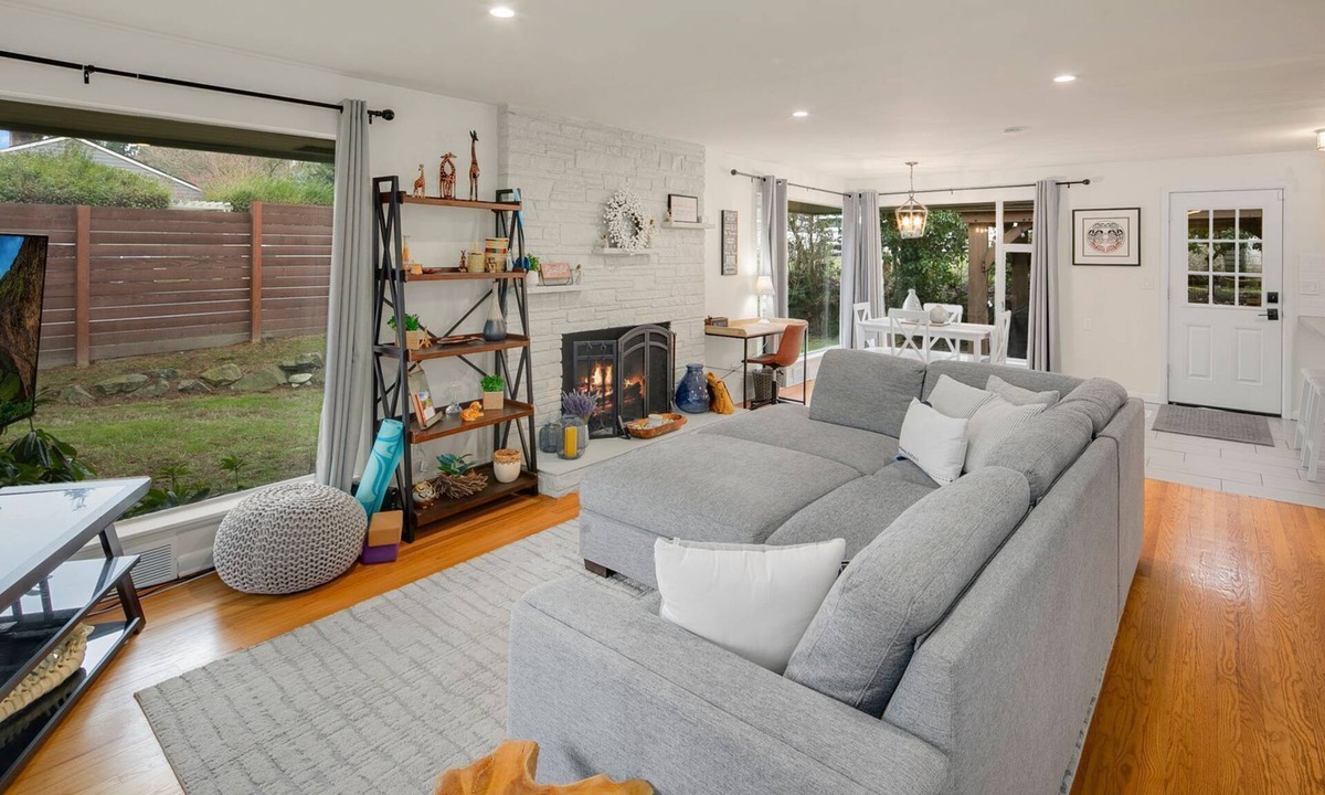 Wedgwood House | 2BR Private Home + Yard | Children's & UW Med Ctr
