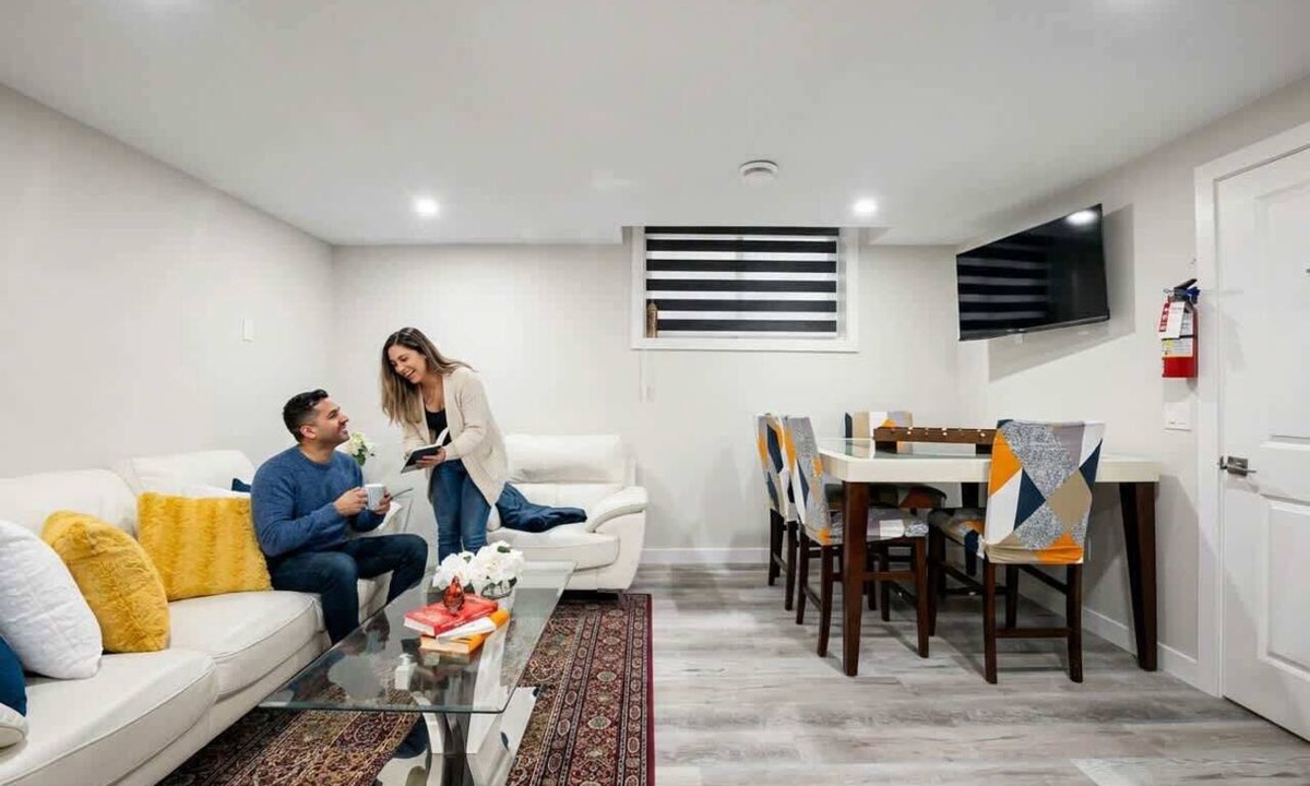 Evanston House | 2BR Private Suite Free Banff Pass Book Stampede!
