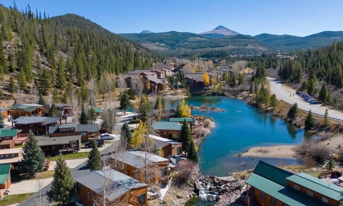 Breckenridge House | 2BR Riverside Cabin - Near Trails w/Hot Tub Access