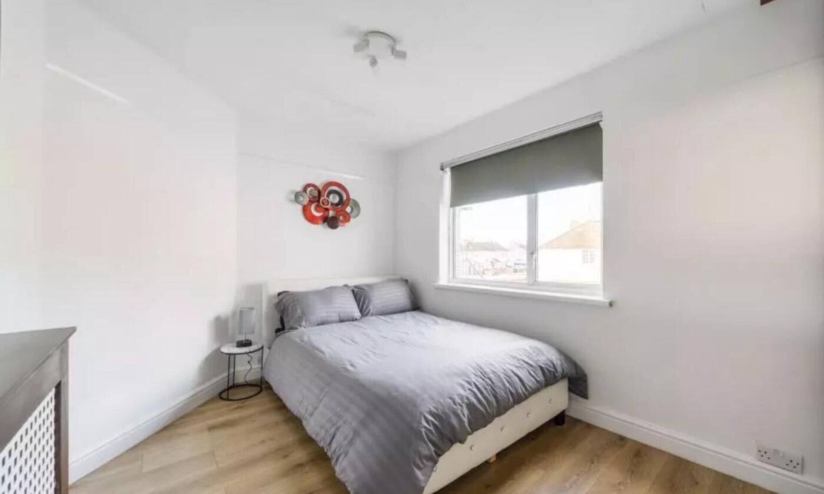 Sunbury on Thames Apartment | 2BR-Sleeps6-Parking-Garden-NearLondon