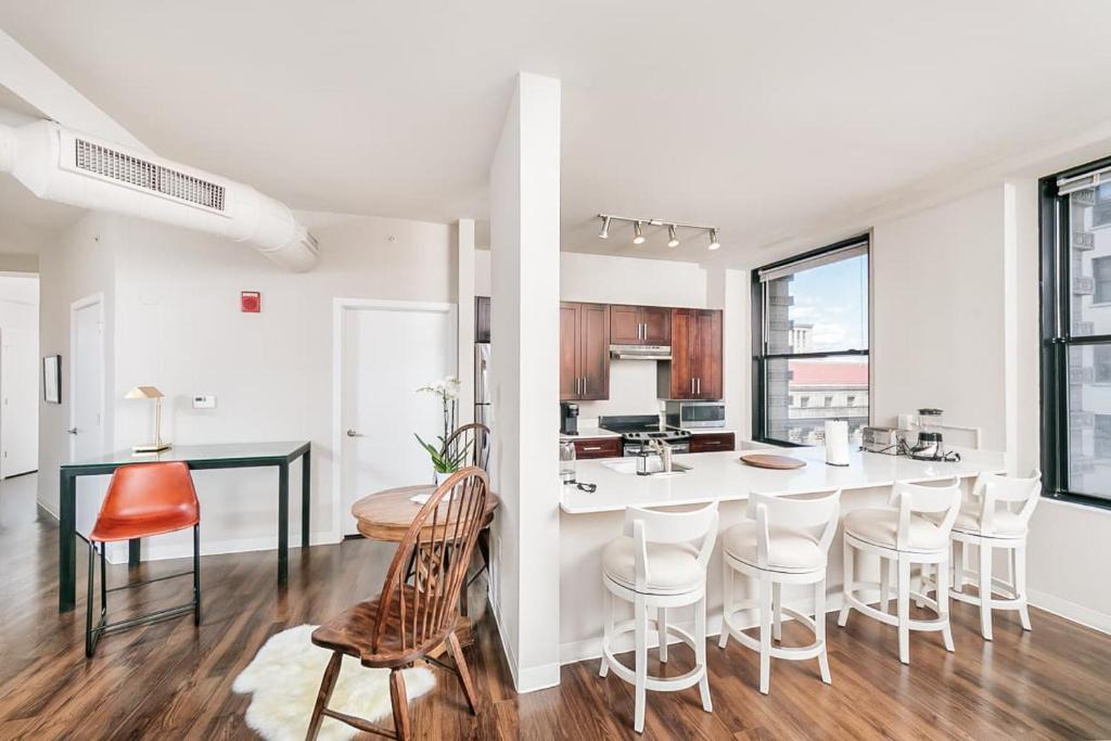 Downtown Baltimore Apartment | 2BR Stunning Lux Apartment Free Parking, Rooftop Deck & Gym, ADA Compliant