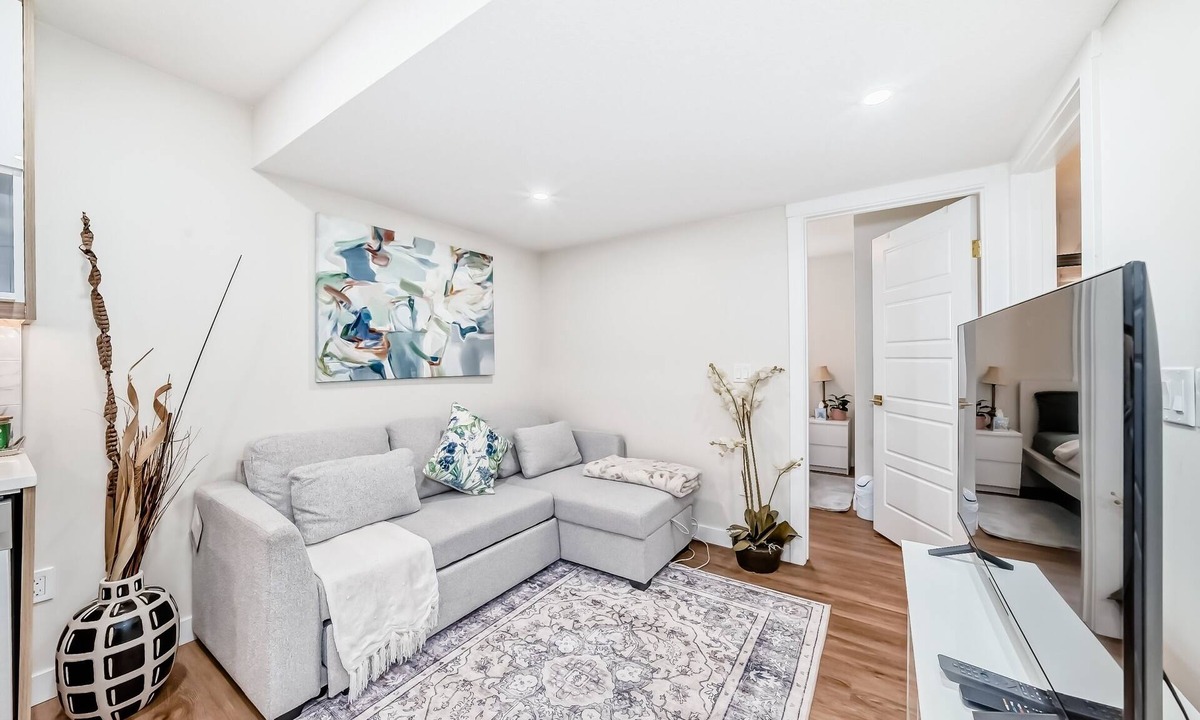 Southeast Calgary Apartment | 2BR Suite | Seton | Spruce Meadows | WiFi | Pkg| South Campus Hospital