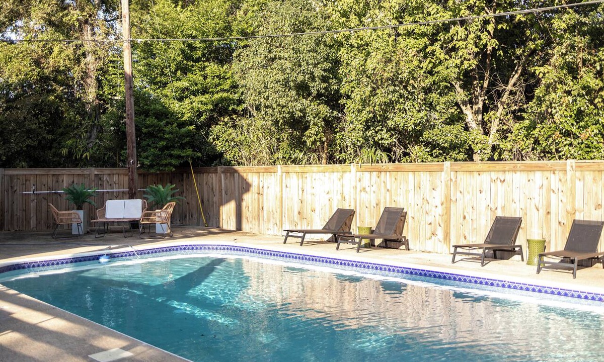 Biloxi Condo | 2BR w/POOL & GOLF CART! Perfect location near the Beach and Downtown! Porter #6
