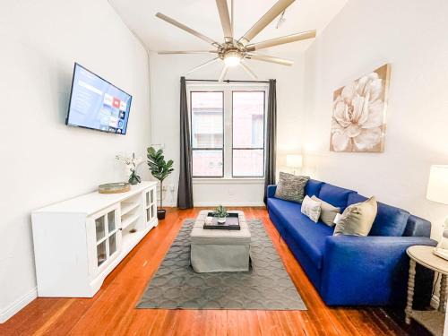 Gaslamp Quarter Hotel | 2BR Walk to Convention Center Free Parking