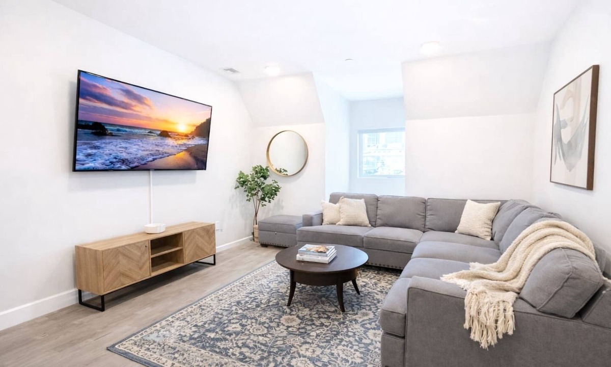 Mill River Apartment | 2BR Yale Visit Stay + Easy Parking