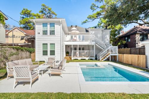 MacGregor House | 2Linkd Suites, 6BR Ensuite, Slps16, Pool&Spa, Gated