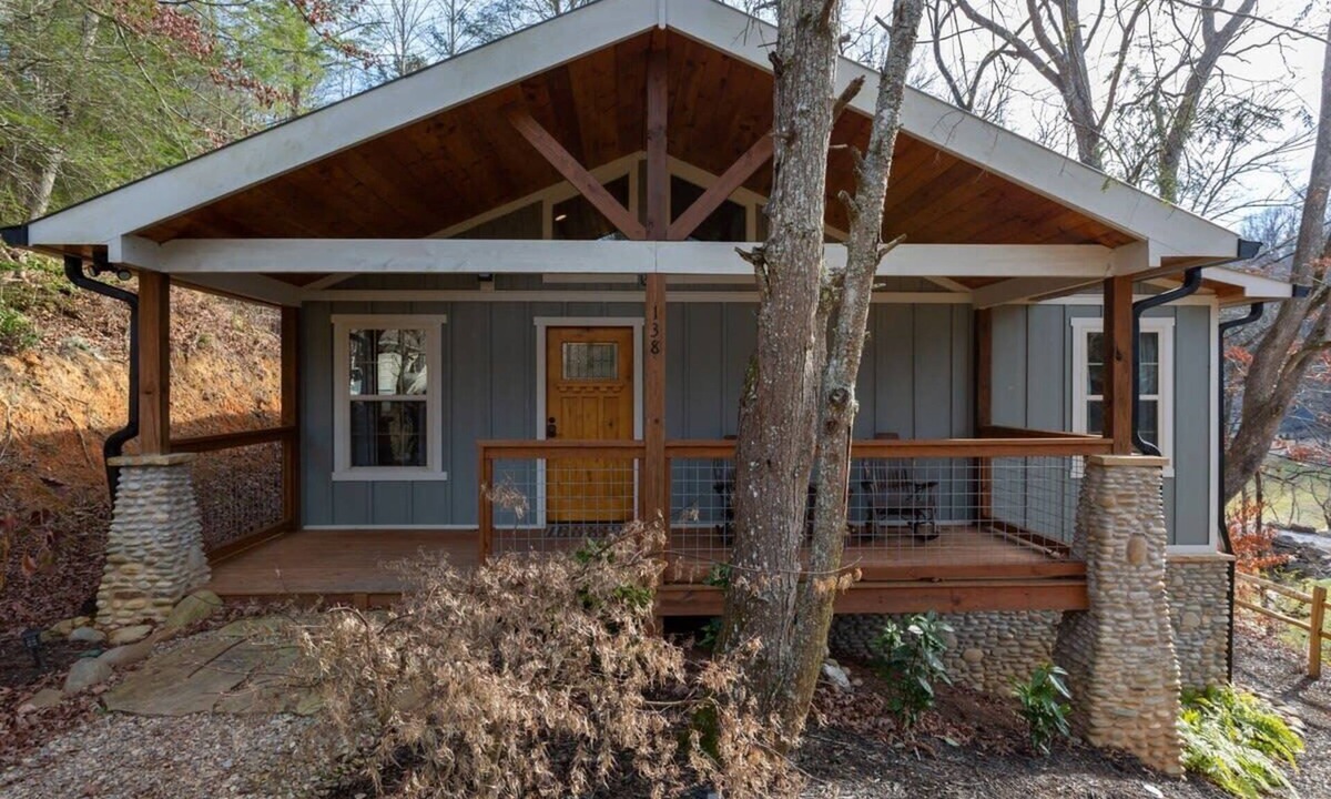 Pittman Center Cabin | 2MilesToNationalPark/15Min2Gatlinburg/FirePit
