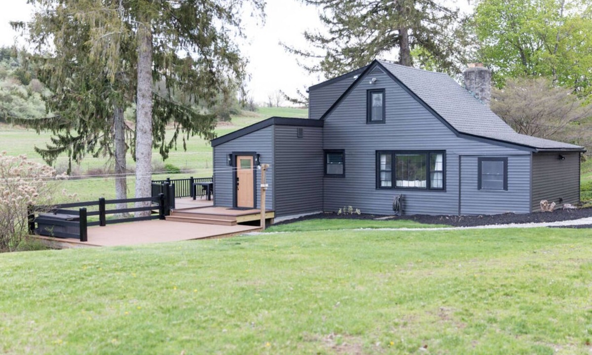 Middleville House | 2min drive to Bear Brook Valley!