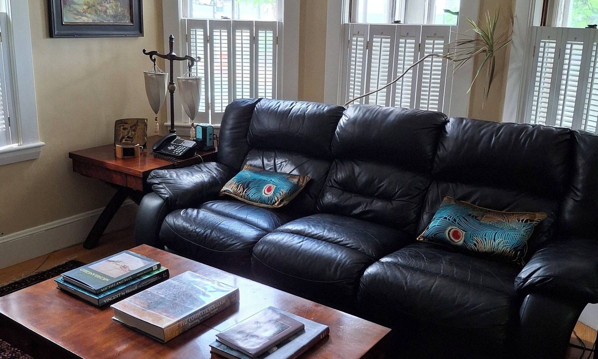 Lower Mills House | 2nd Floor Apartment 5 minutes to the subway to Boston & Cambridge.
