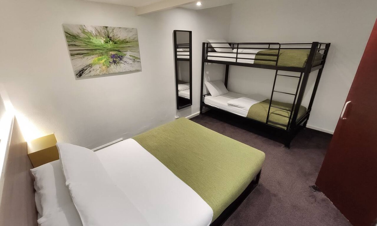 Blackpool Town Center Apartment | 2nd floor double & bunk bed room apartment.