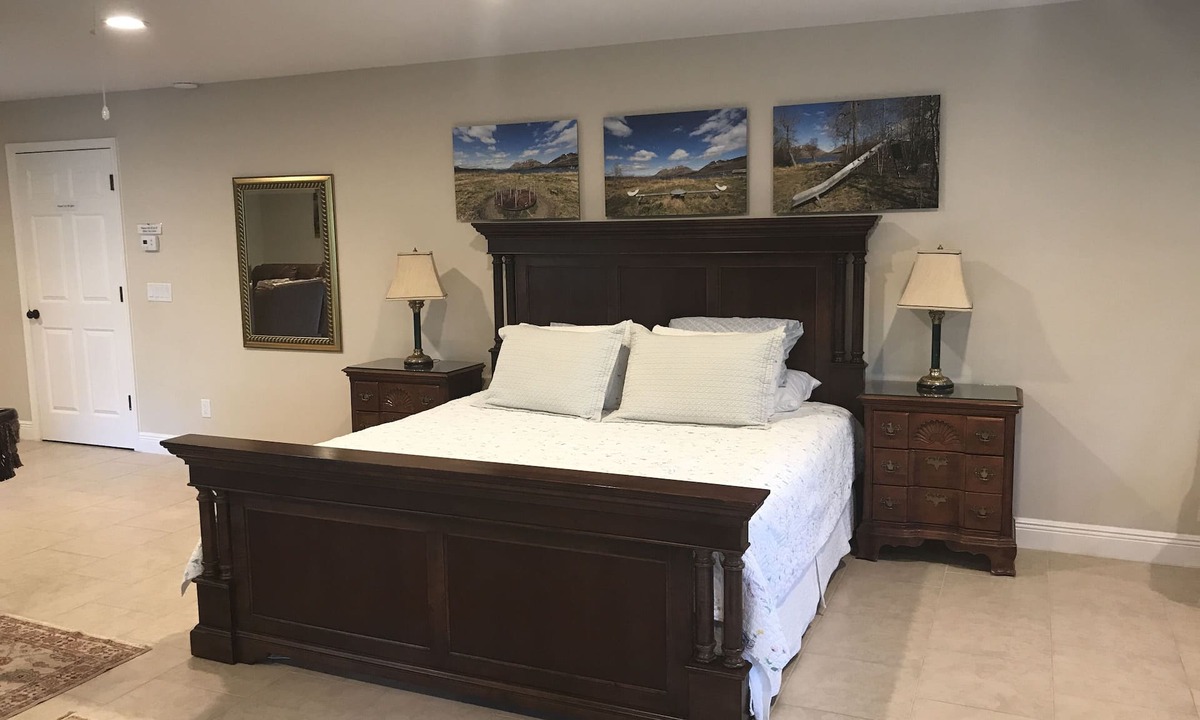 Oakes Estates House | 2nd Floor Studio on 2 Acre Gated Estate