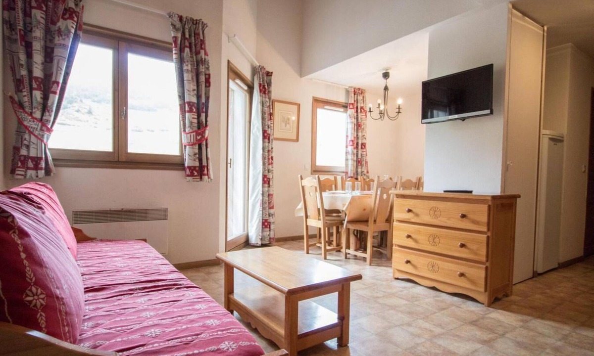 Val Cenis Apartment | 2nd floor, view mountain, balcony, tv, ski locker, 64m², Val Cenis