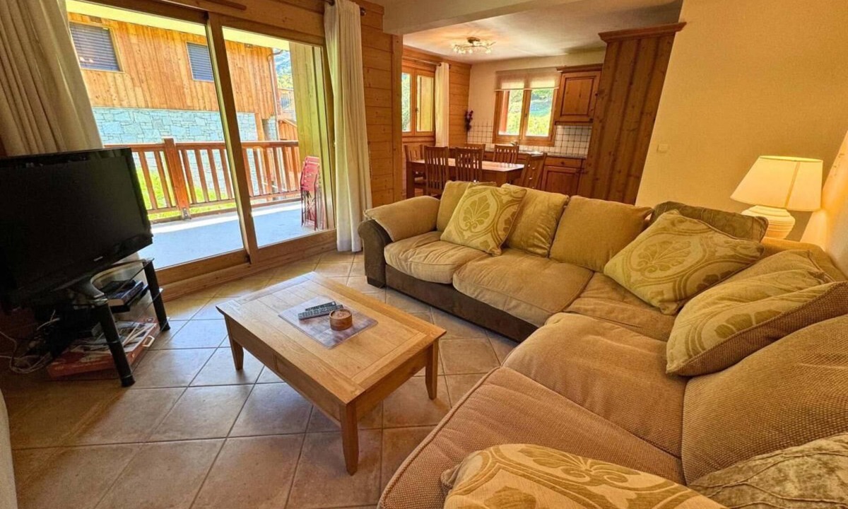 Le Bettaix Apartment | 2nd floor, balcony, tv, ski locker, 66m², Les Menuires