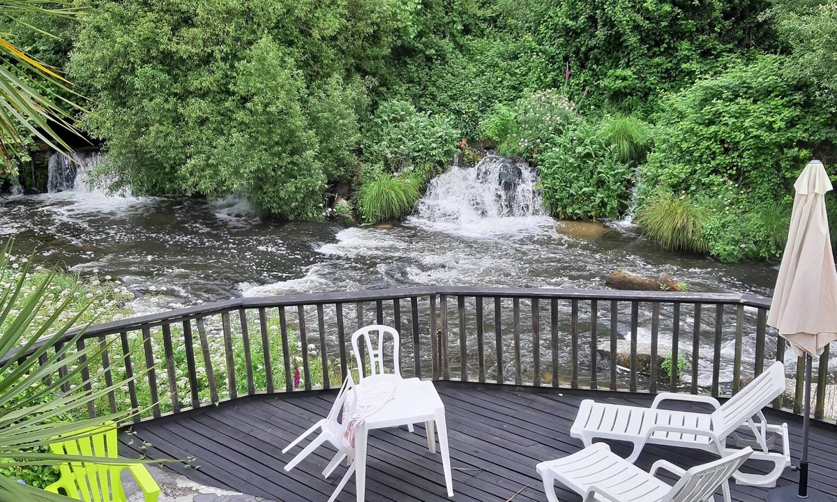 Parada de Todeia Apartment | 2º Dream corner by waterfalls - air cond, pool, free parking - 20 min to Oporto