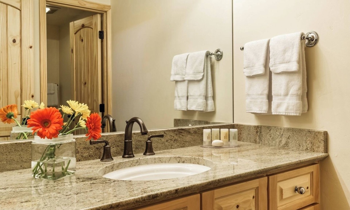 Aspen Hotel | 3/3 Suite Aspen Core, Pool Hot Tub, Sauna, Concierge