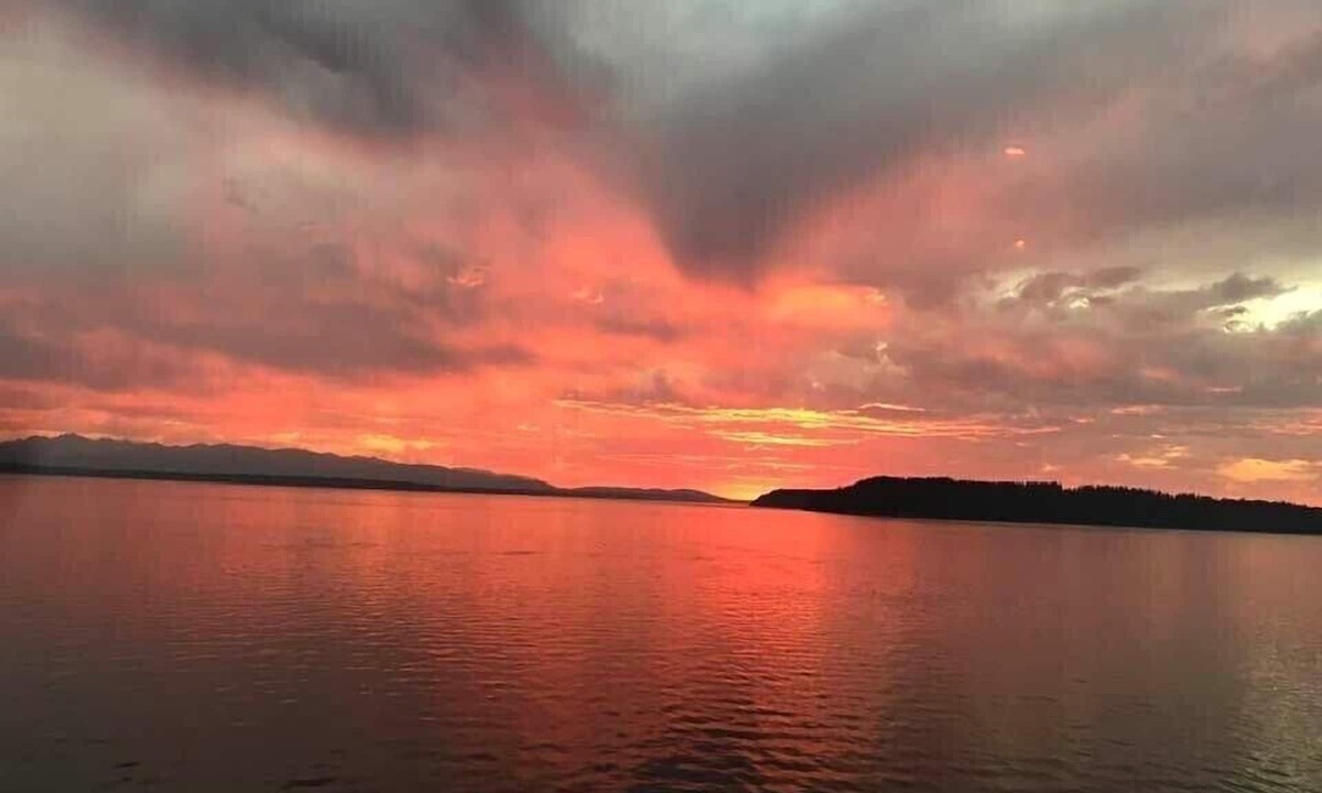 Harbour Pointe Apartment | 3, 6 or 12 month options, close to Seattle, dining, shopping-Waterfront beauty