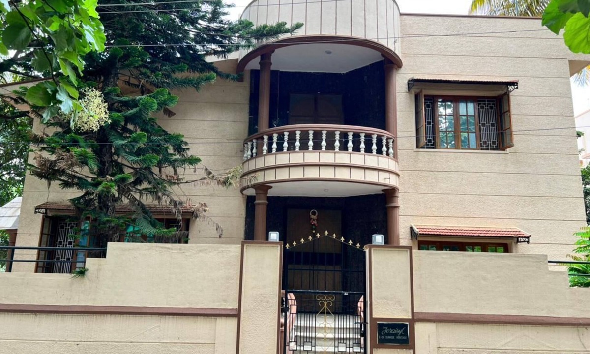Bengaluru House | 3 AC -bedroom luxurious bungalow in Byrathi with fitness equipments &WiFi