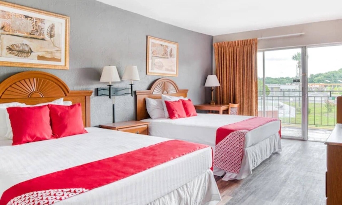 Silver Springs Hotel | 3 Accommodations for Family Stays with Free Parking and Outdoor Swimming Pool