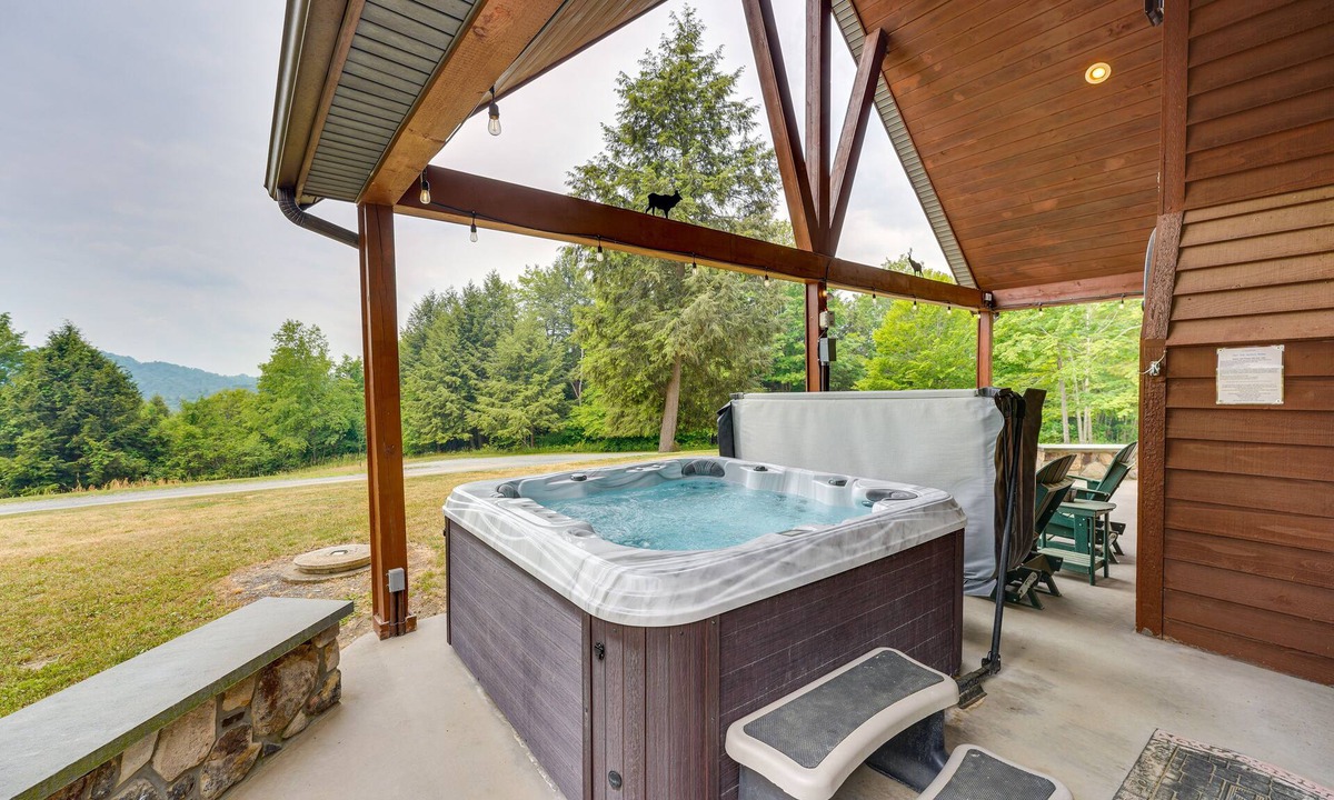 Benezette Cabin | 3-Acre Benezette Cabin: Hot Tub, Grill & Mtn View