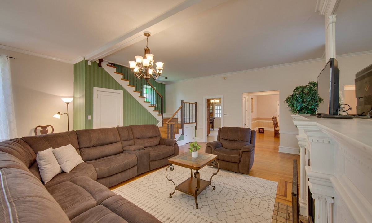 Sinking Spring House | 3-Acre Property: Charming Dutch Country Colonial