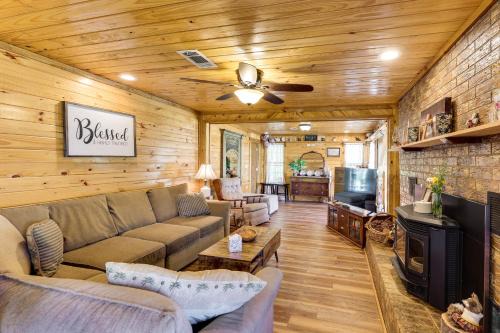 Mount Ida House | 3 Acres w/Pond & Trails! Serene Mount Ida Retreat