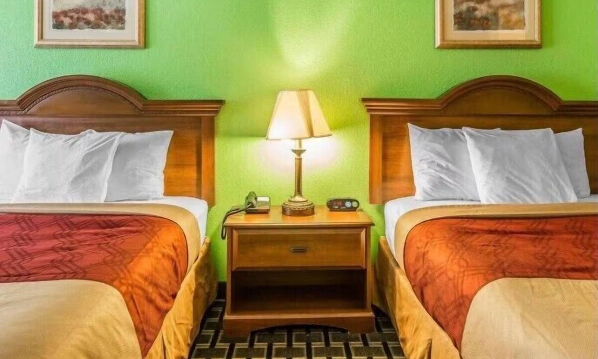 Douglas Hotel | 3 Affordable Double Queen Rooms w/Outdoor Pool Near WWII Flight Training Museum