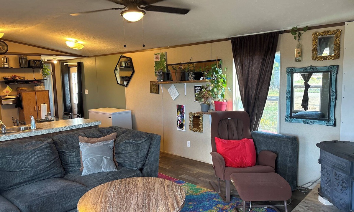 Questa House | 3 Bd2bath Mountain View w/hot tub, circle drive,20 min to RedRiverSki area