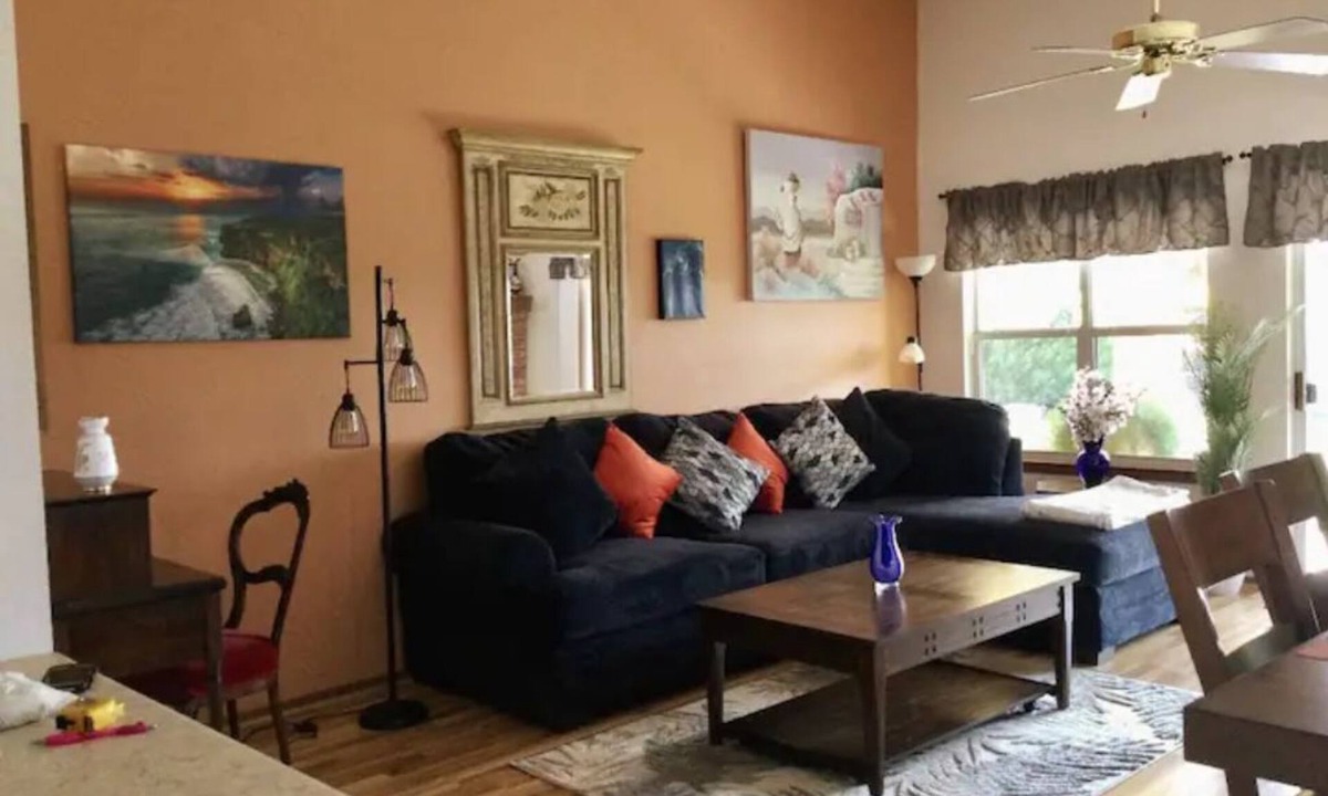 Las Cruces House | 3 bdrm 2 bath quiet, cheerful, and snug abode!