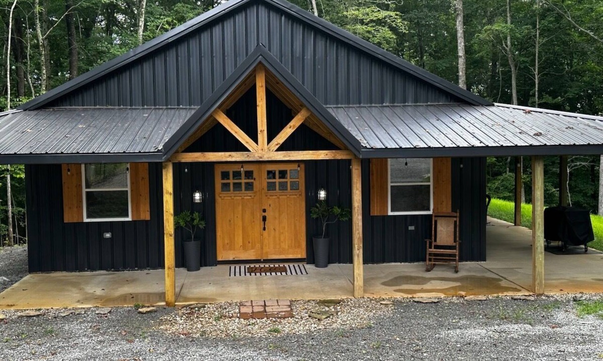 Nancy House | 3 bdrm/2 full bath home 1.5 miles from Wolf Creek Marina, Lake Cumberland
