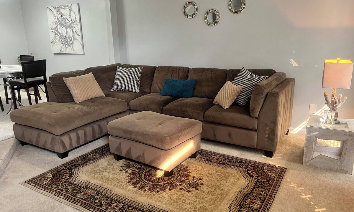 Newington House | 3 Bed 2.5 Bath Fully Furnished Spacious Townhouse Free Parking, basement, deck